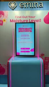 Sewa TV Touch Screen Memperkuat Branding Acara Anda dengan Teknologi
